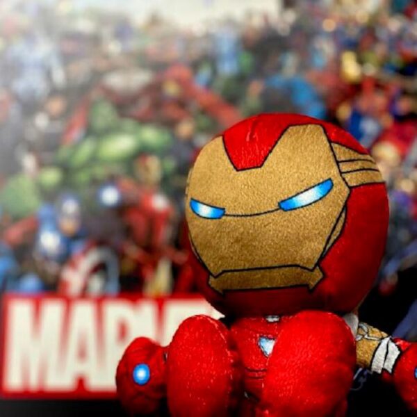 Peluche uncanny brands marvel ironman - Imagen 2