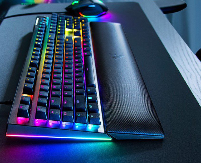 TECLADO RAZER BLACKWIDOW V4 GREEN SWITCH (USA) (RZ03-04690100-R3M1) - Imagen 3