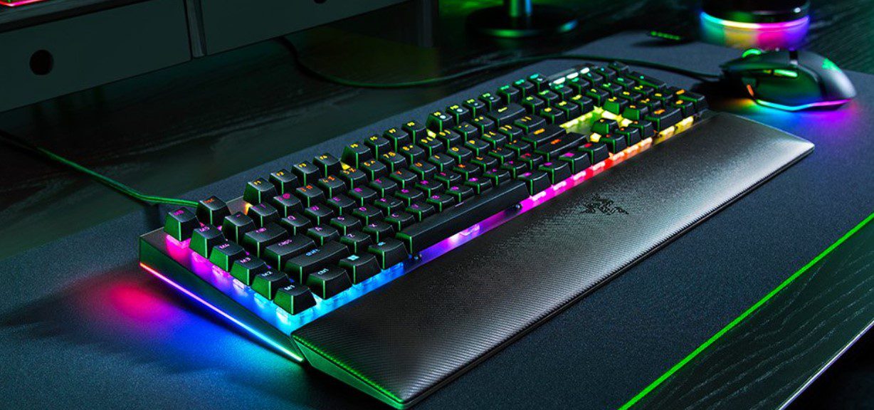 TECLADO RAZER BLACKWIDOW V4 GREEN SWITCH (USA) (RZ03-04690100-R3M1) - Imagen 4
