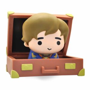 3521320800950 | P/N: | Cod. Artículo: MGS0000003030 Figura hucha plastoy animales fantasticos y donde encontrarlos newt scamander en maleta chibi
