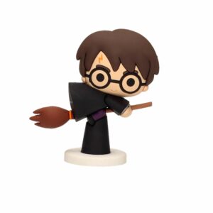 8435450223099 | P/N: WRN22309 | Cod. Artículo: DSP0000004427 Figura sd toys harry potter mini harry potter volando con nimbus y con capa negra