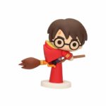 8435450223105 | P/N: WRN22310 | Cod. Artículo: DSP0000004410 Figura sd toys harry potter mini harry potter con nimbus y equipacion gryffindor