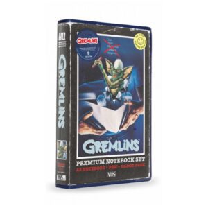 8435450250965 | P/N: WRN25096 | Cod. Artículo: DSP0000005675 Set papeleria vhs sd toys gremlins libreta chapas y boligrafo