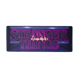 5055964793586 | P/N:  | Cod. Artículo: MGS0000012353 Alfombrilla escritorio paladone stranger things logo arcade